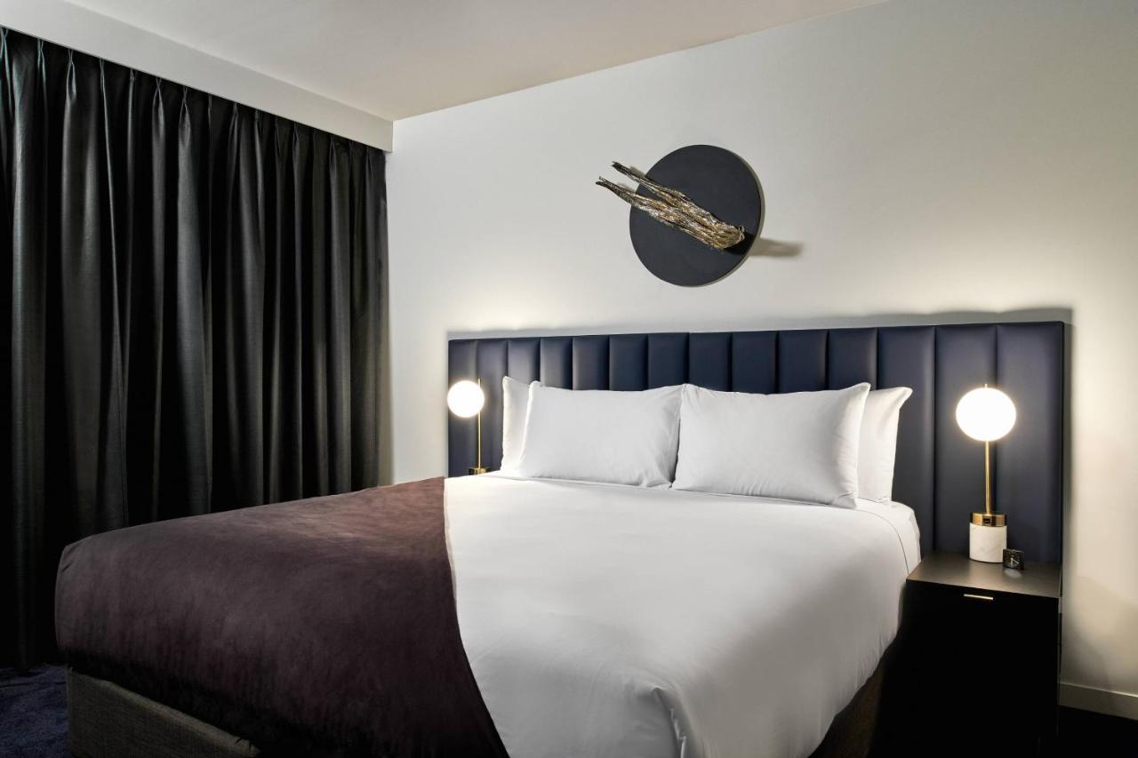 Midnight Hotel, Autograph Collection Canberra Exteriör bild A bedroom at the hotel