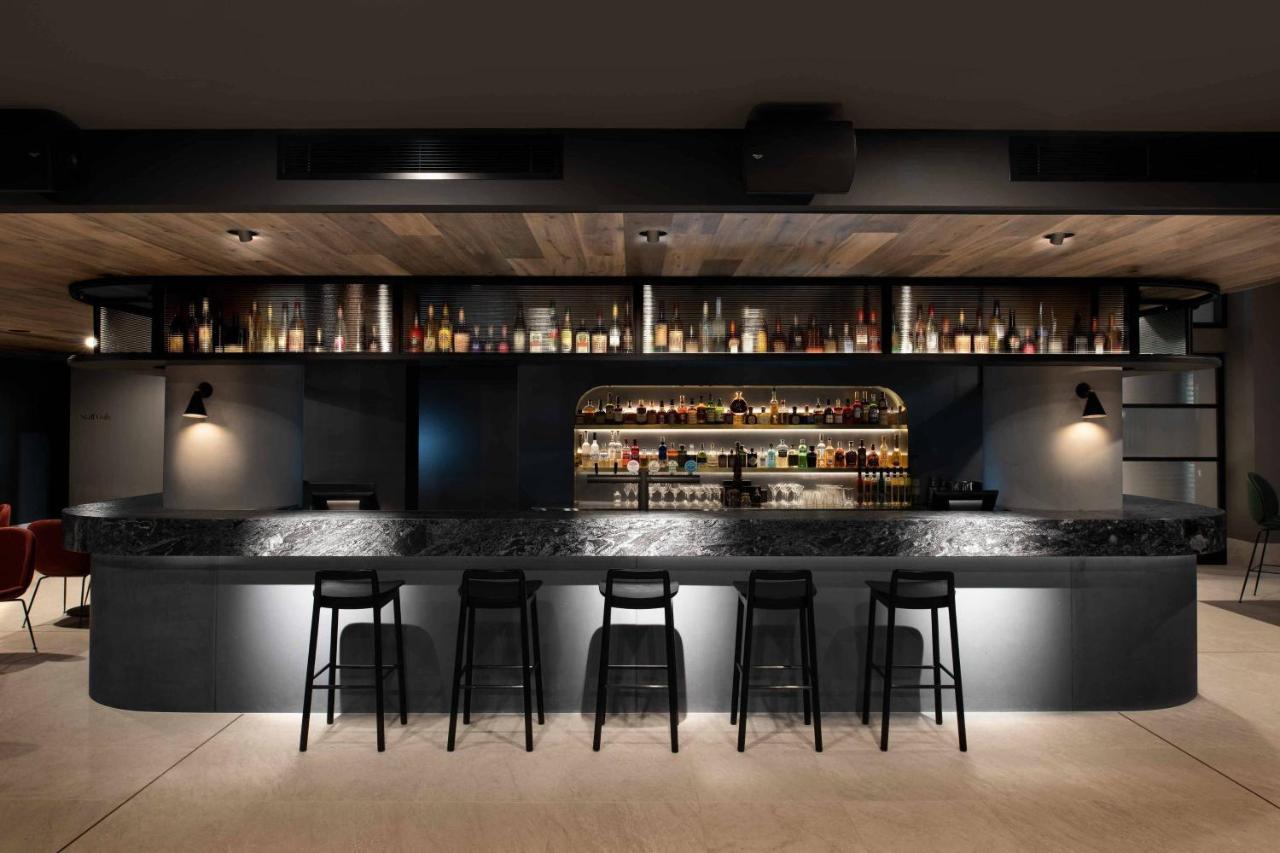 Midnight Hotel, Autograph Collection Canberra Exteriör bild The bar at the restaurant