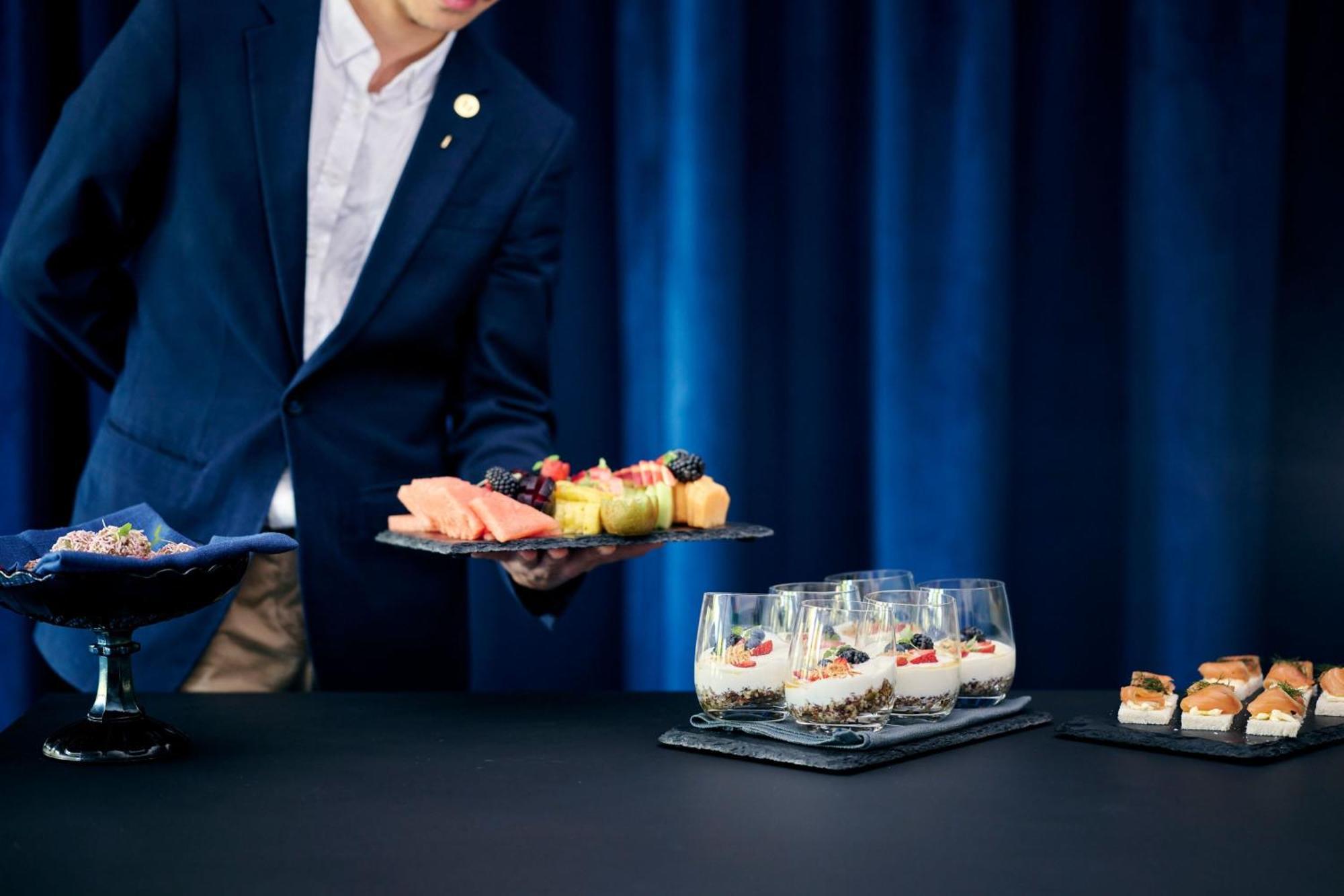Midnight Hotel, Autograph Collection Canberra Exteriör bild A butler serving food