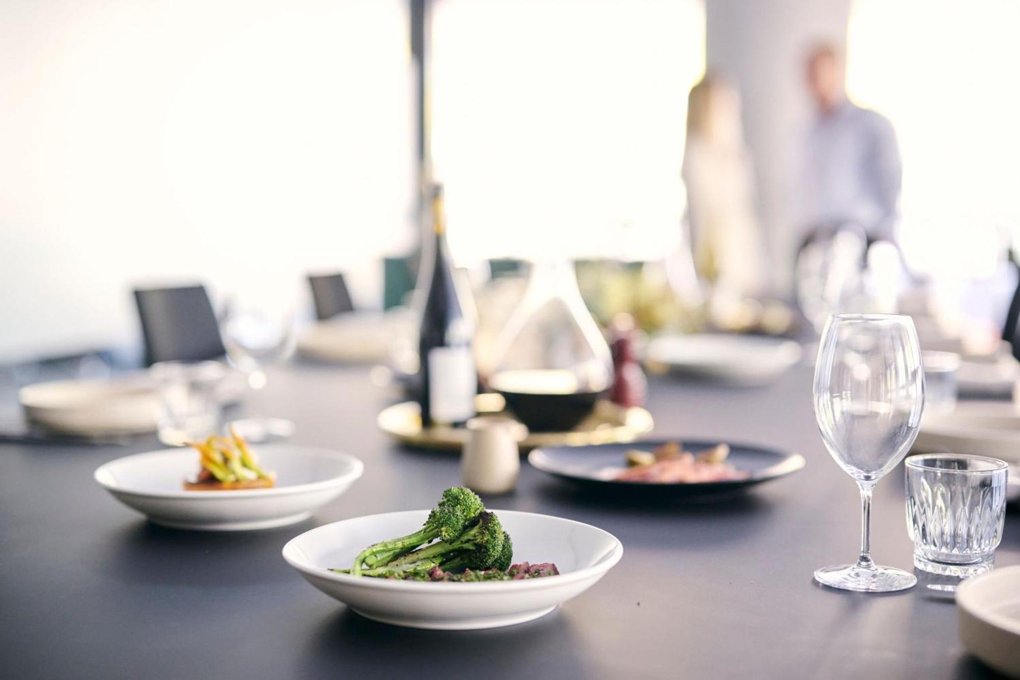 Midnight Hotel, Autograph Collection Canberra Exteriör bild Dishes at the restaurant