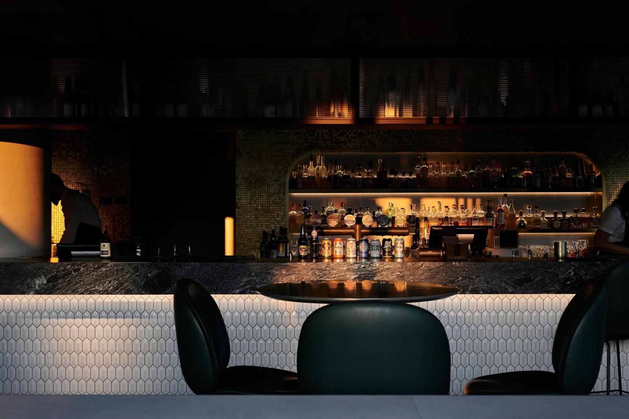 Midnight Hotel, Autograph Collection Canberra Exteriör bild The bar at the London Edition