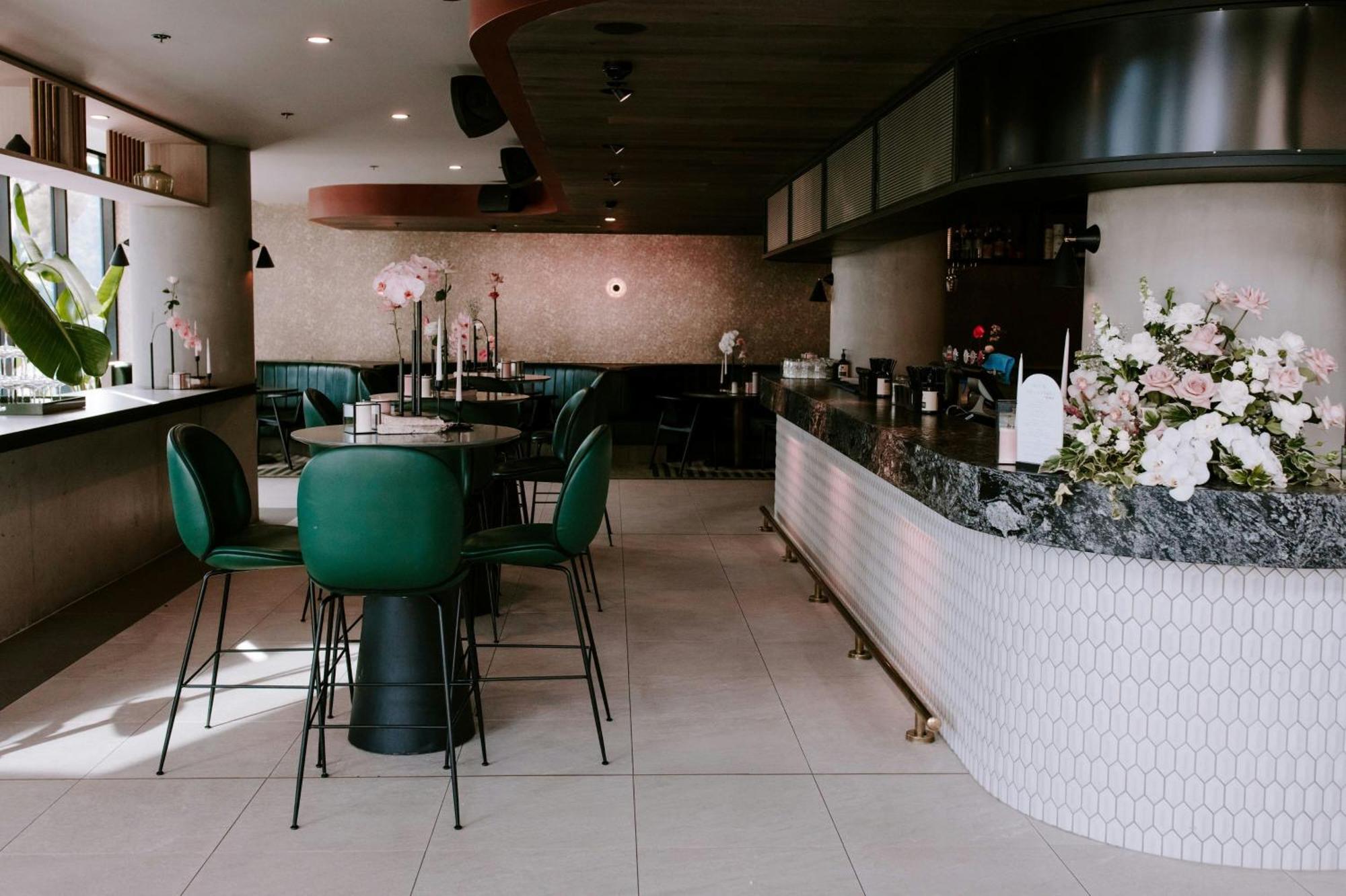 Midnight Hotel, Autograph Collection Canberra Exteriör bild The interior of the restaurant