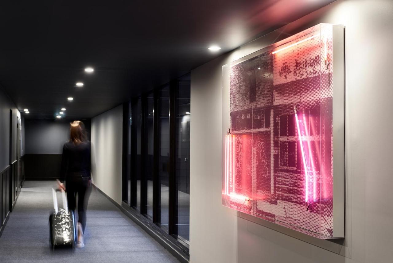 Midnight Hotel, Autograph Collection Canberra Exteriör bild Installation of the artwork "The Red Room" at the InterContinental London Park Lane